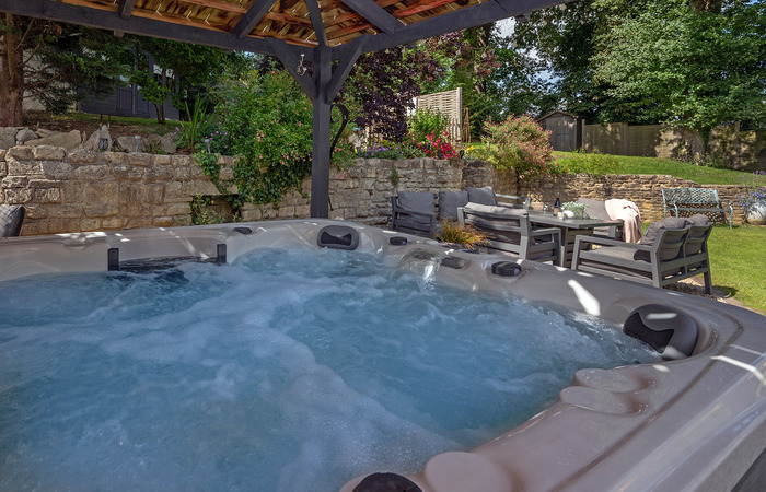 An image of 'LIVELY LODGE'