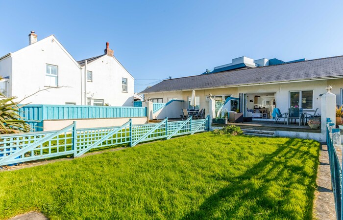 An image of 'Polzeath Delightful Renovated 2 Bedroom Cottage next to Beach  '