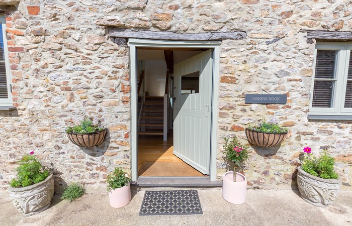 An image of 'Siskins Nook'